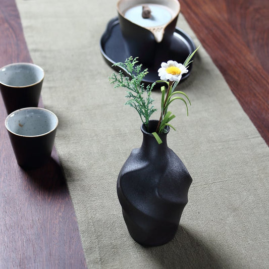 Doce Casa - Asymmetrical Ceramic vase